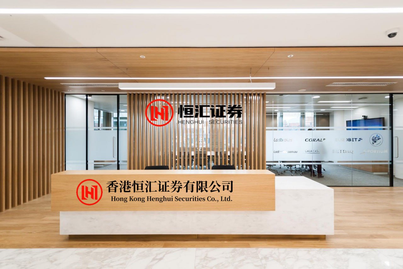 淘宝配资网平台 她被卷入绯闻、事业停滞，37岁张天爱也迎来了“中年尴尬”
